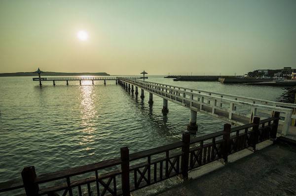 大池雙曲橋
